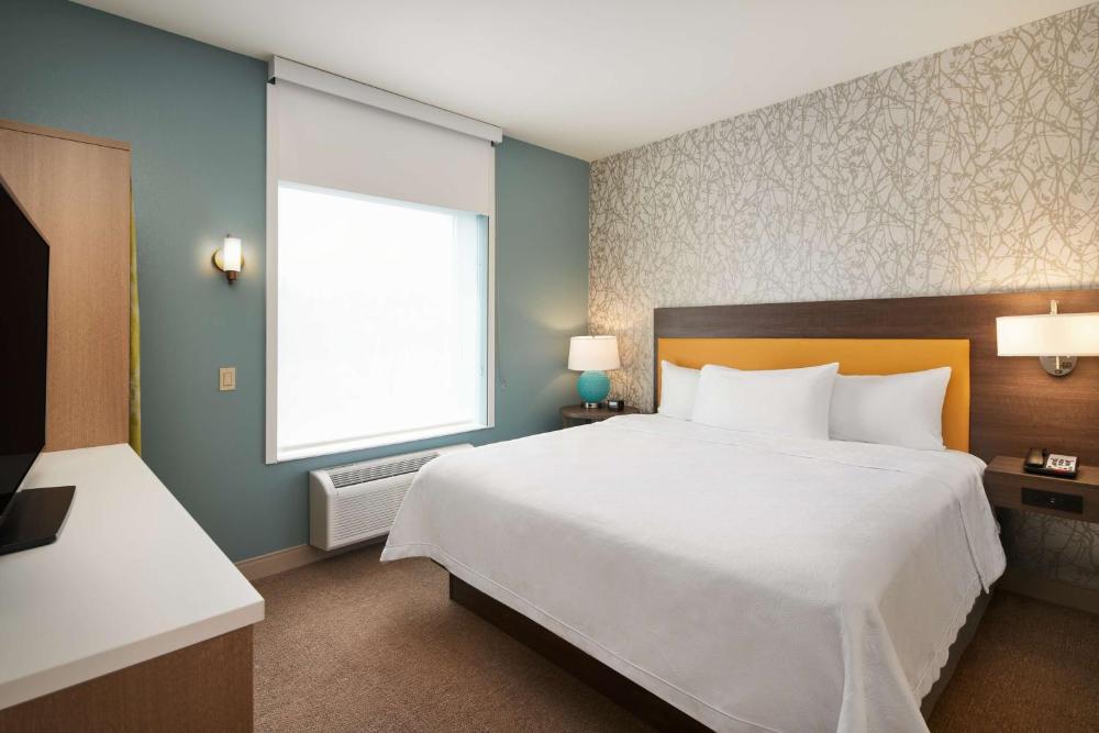 One-Bedroom King Suite - Non-Smoking interior